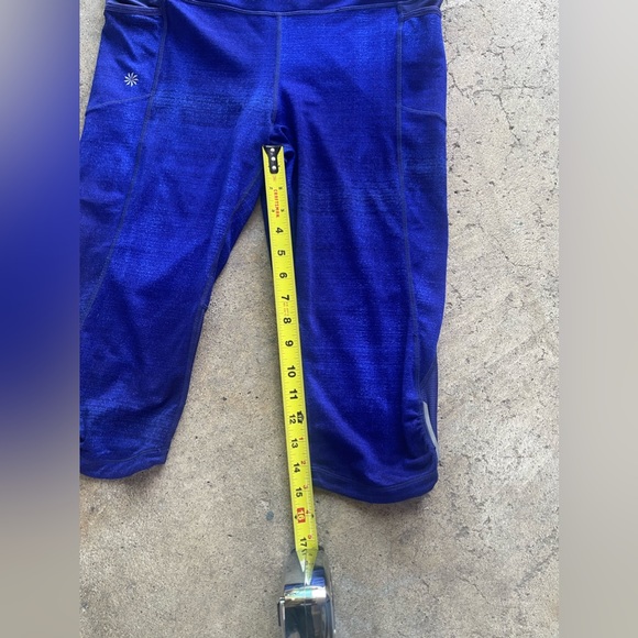 Athleta Icy Haze Be Free Knocker Capri Workout Legging Cerulean Blue Size Large - Picture 5 of 6